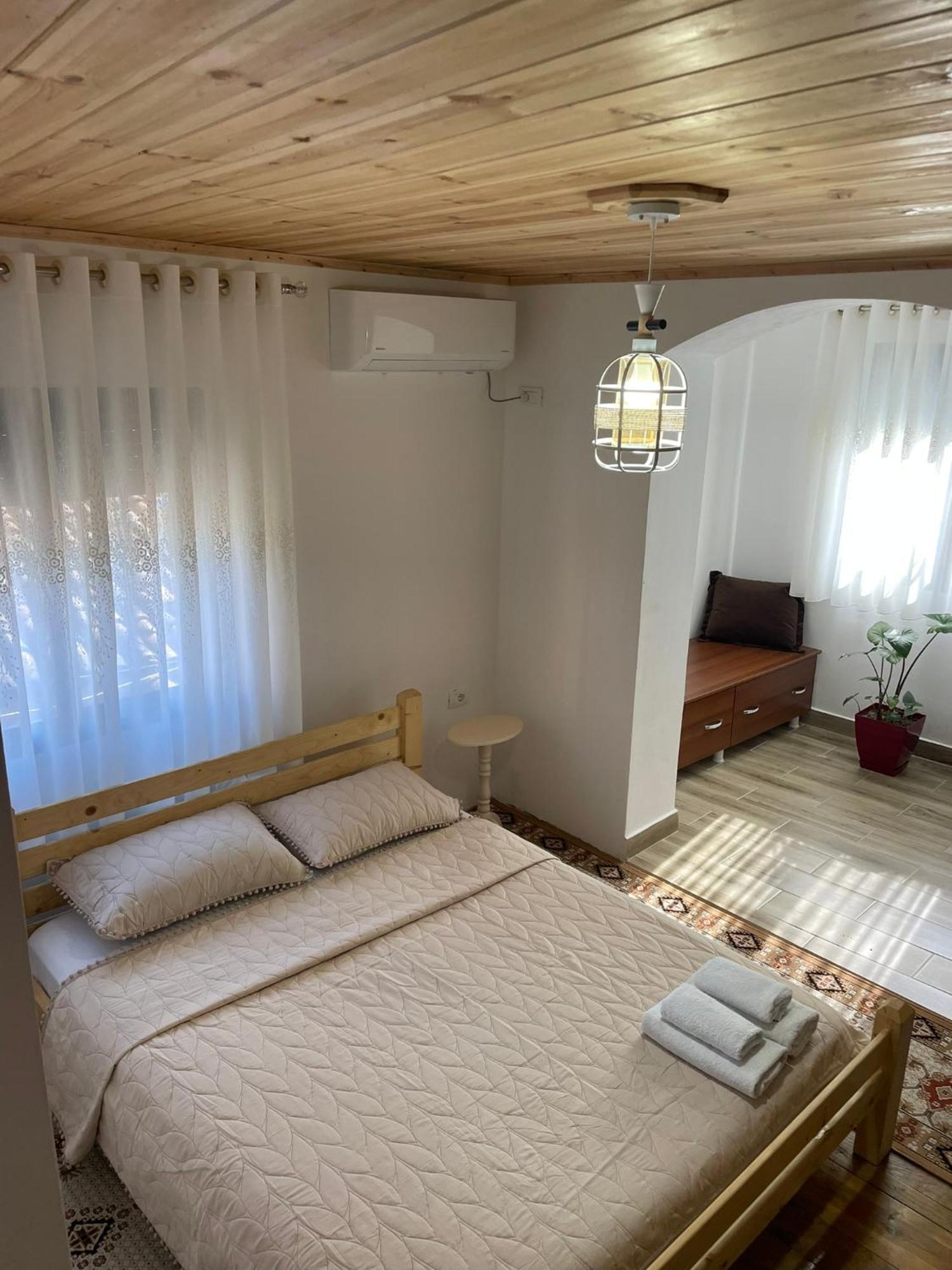 Guesthouse Kroi City Center Berat Exteriör bild
