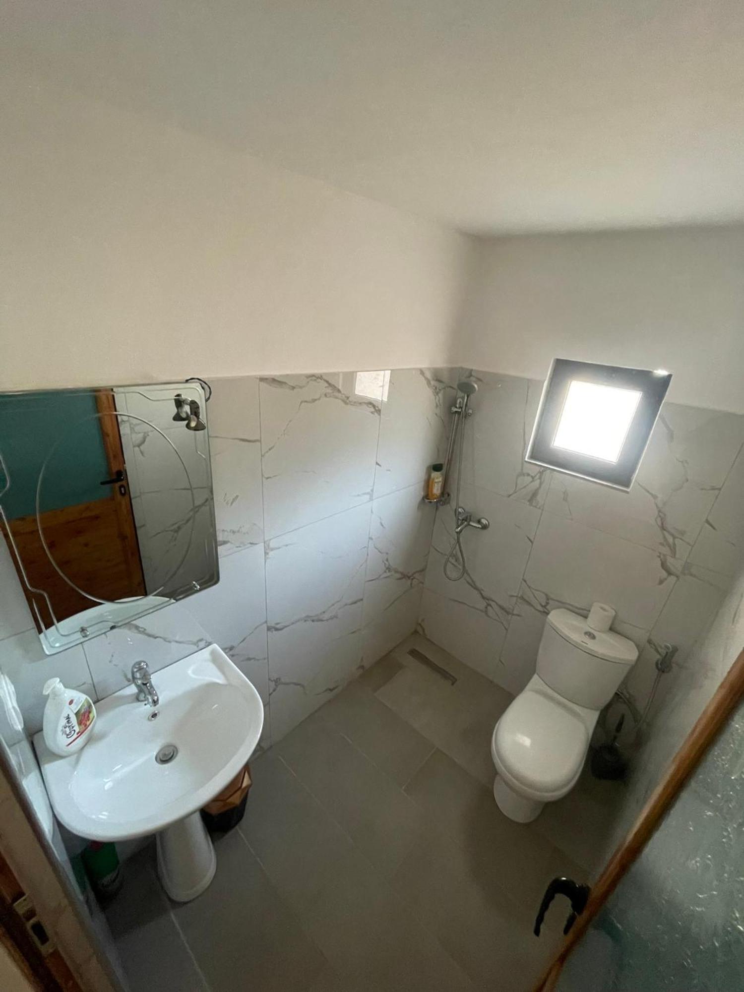 Guesthouse Kroi City Center Berat Exteriör bild