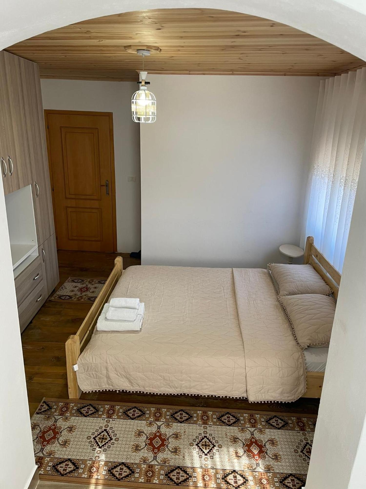 Guesthouse Kroi City Center Berat Exteriör bild