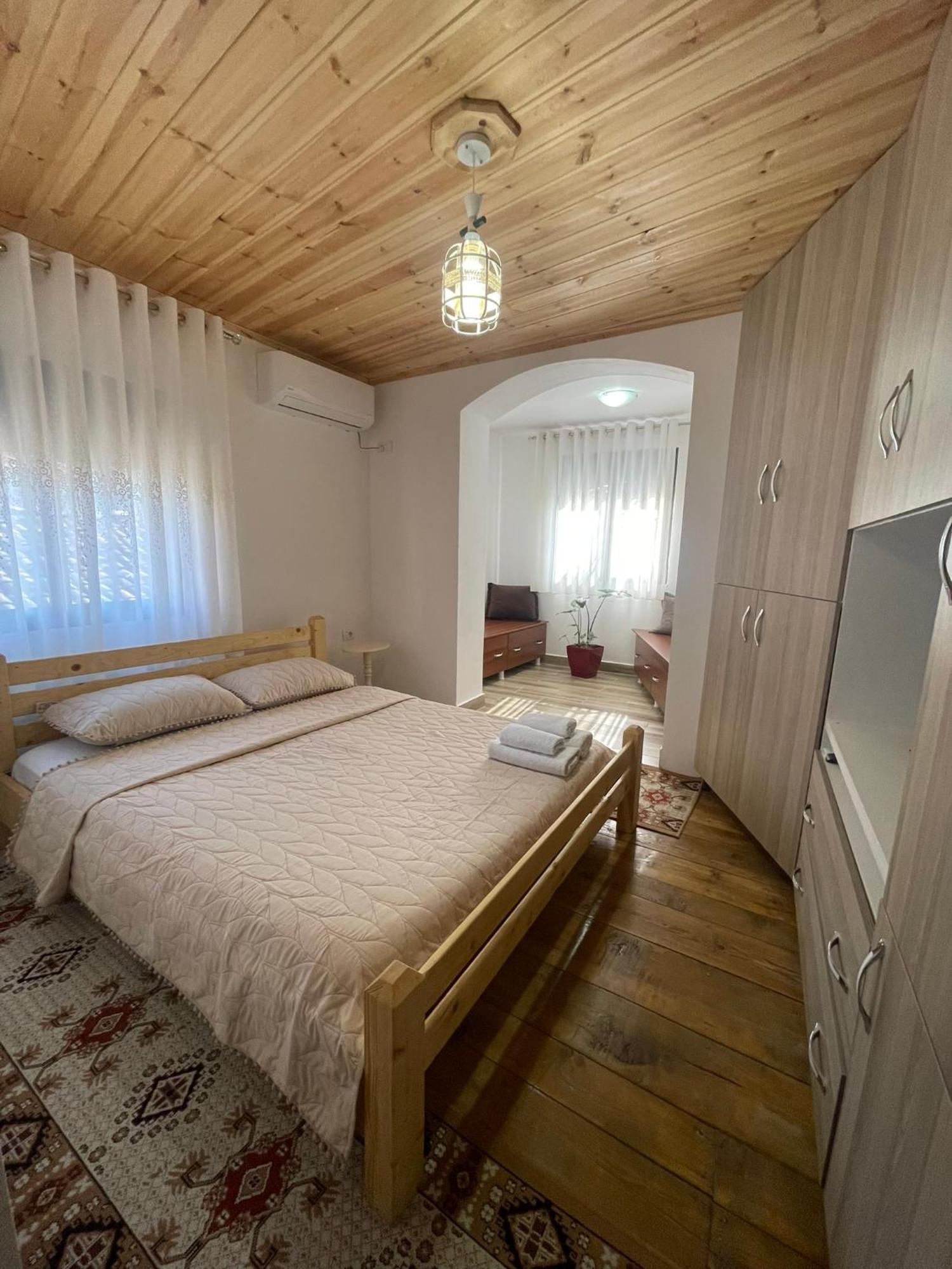 Guesthouse Kroi City Center Berat Exteriör bild