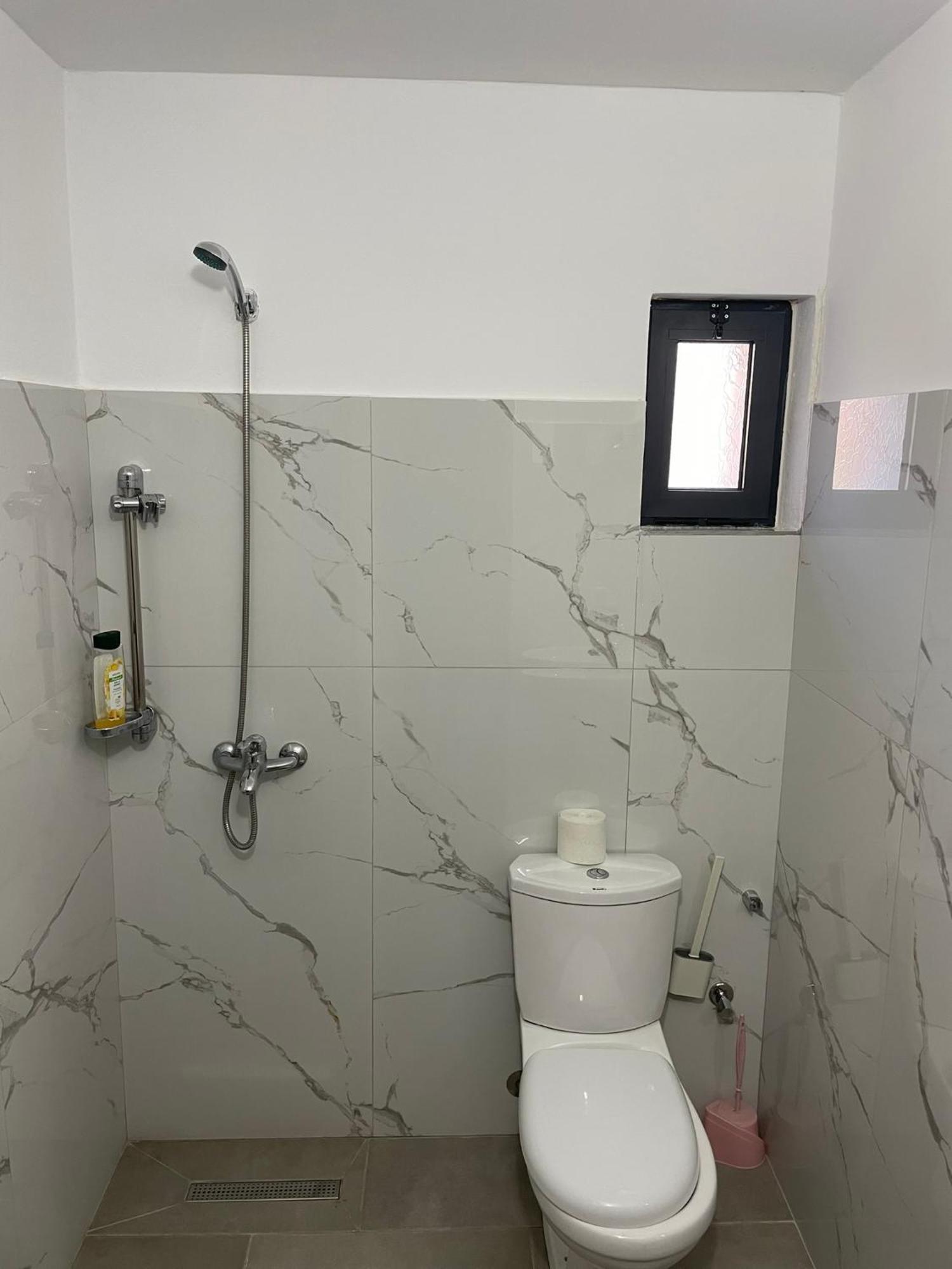 Guesthouse Kroi City Center Berat Exteriör bild