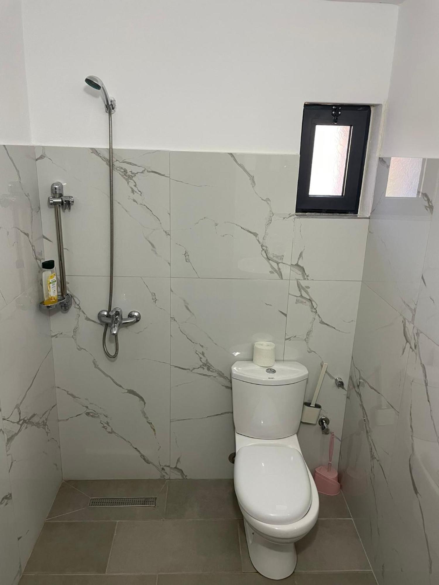 Guesthouse Kroi City Center Berat Exteriör bild