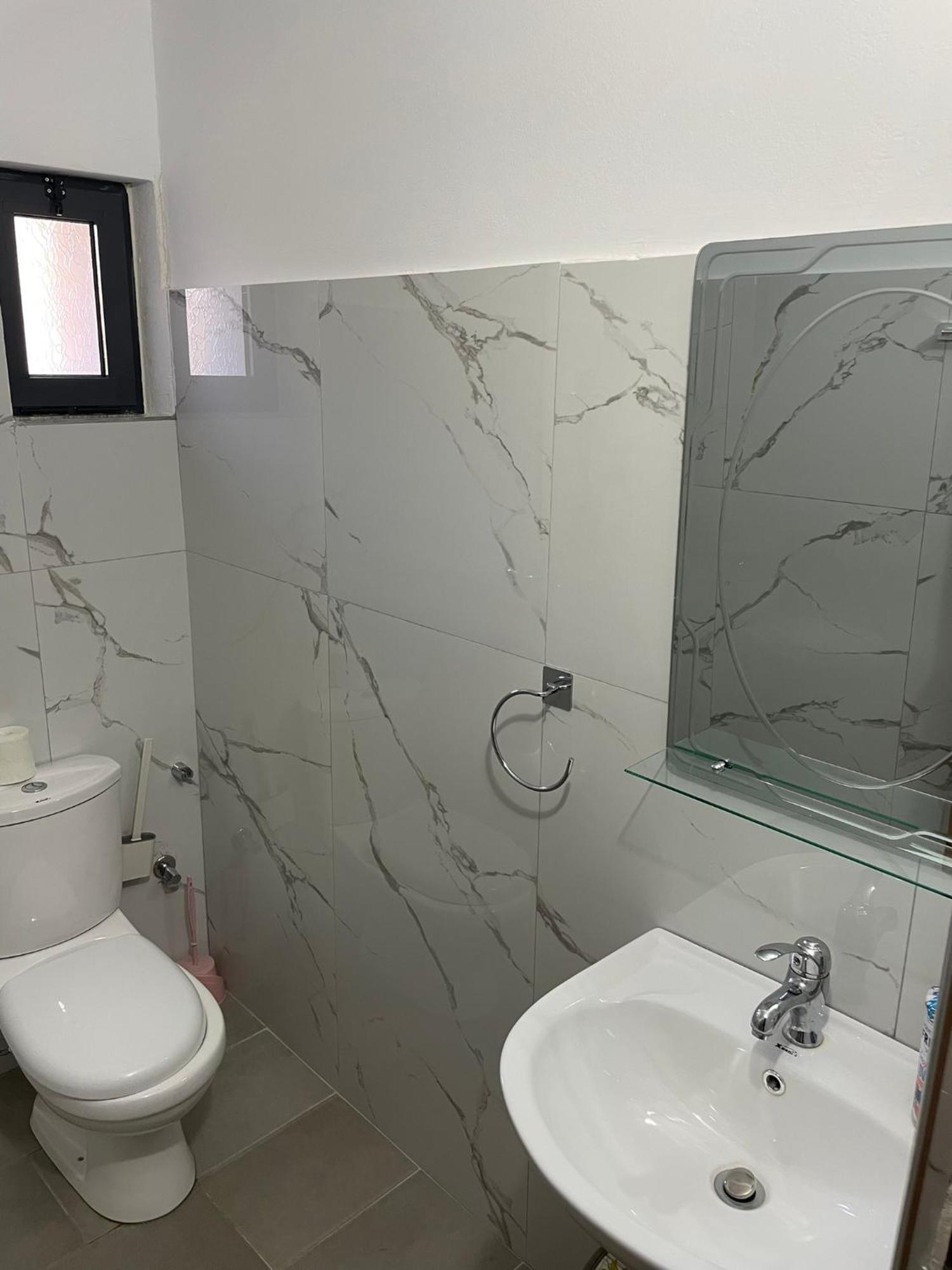 Guesthouse Kroi City Center Berat Exteriör bild