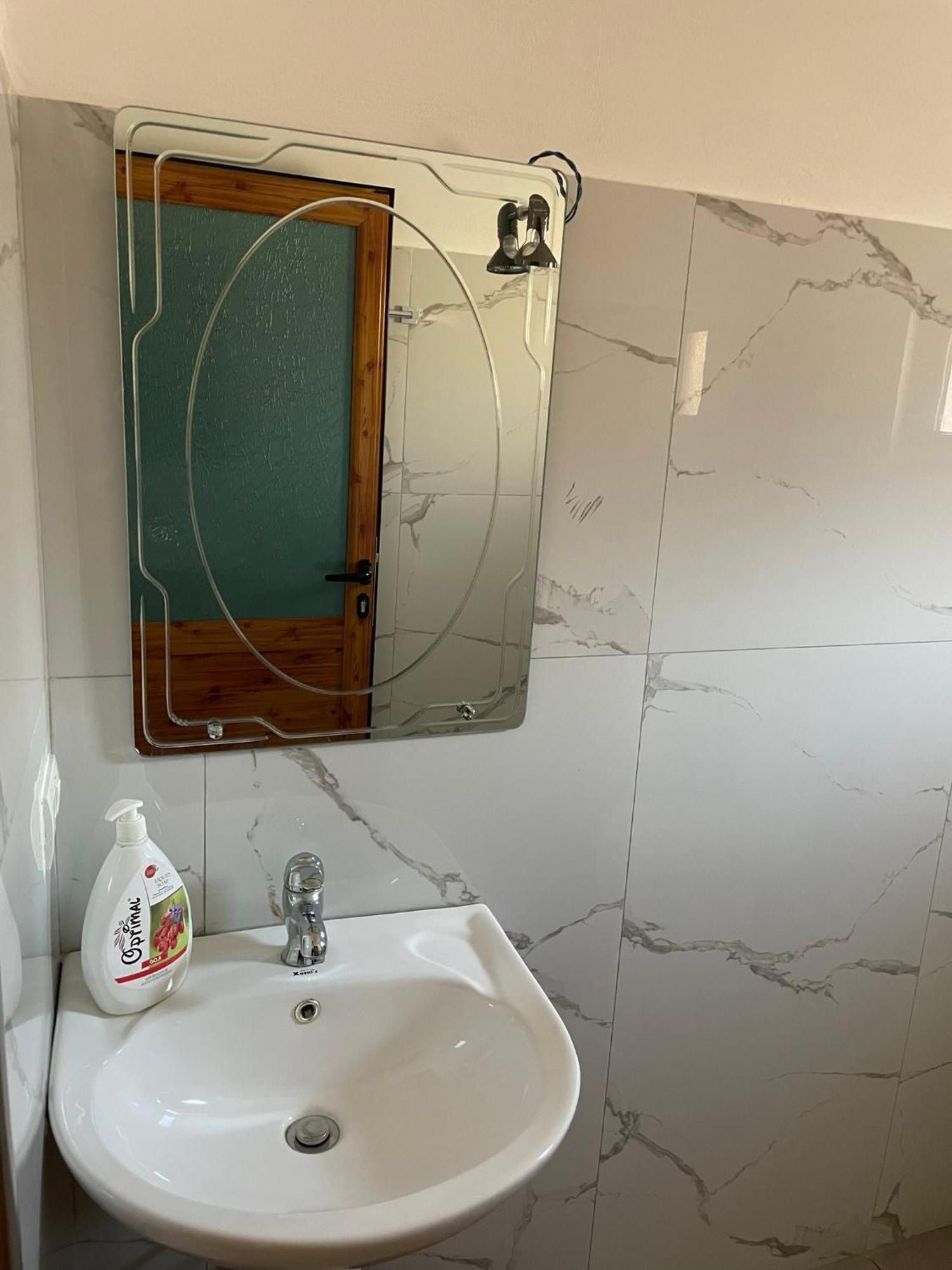 Guesthouse Kroi City Center Berat Exteriör bild