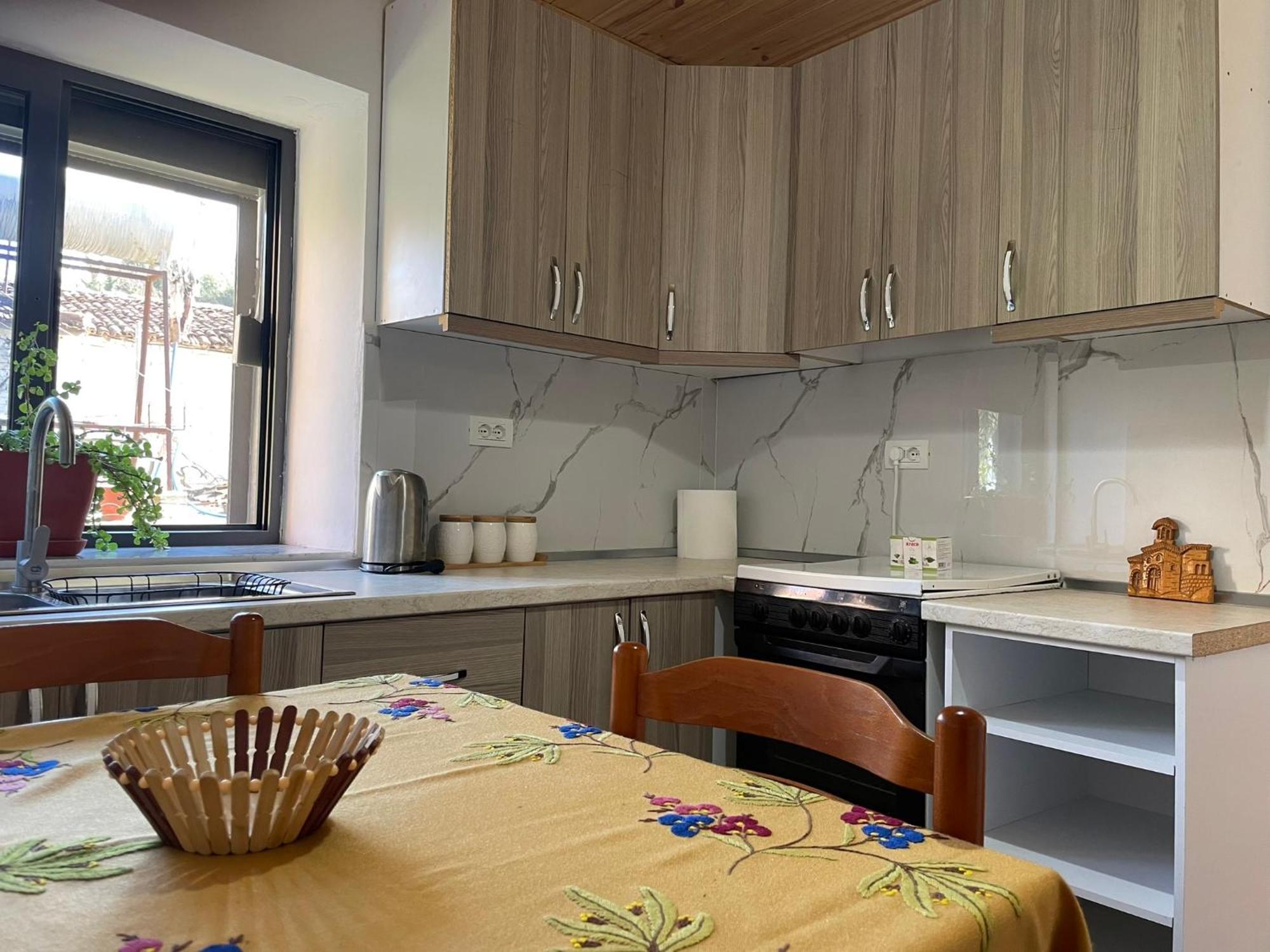 Guesthouse Kroi City Center Berat Exteriör bild